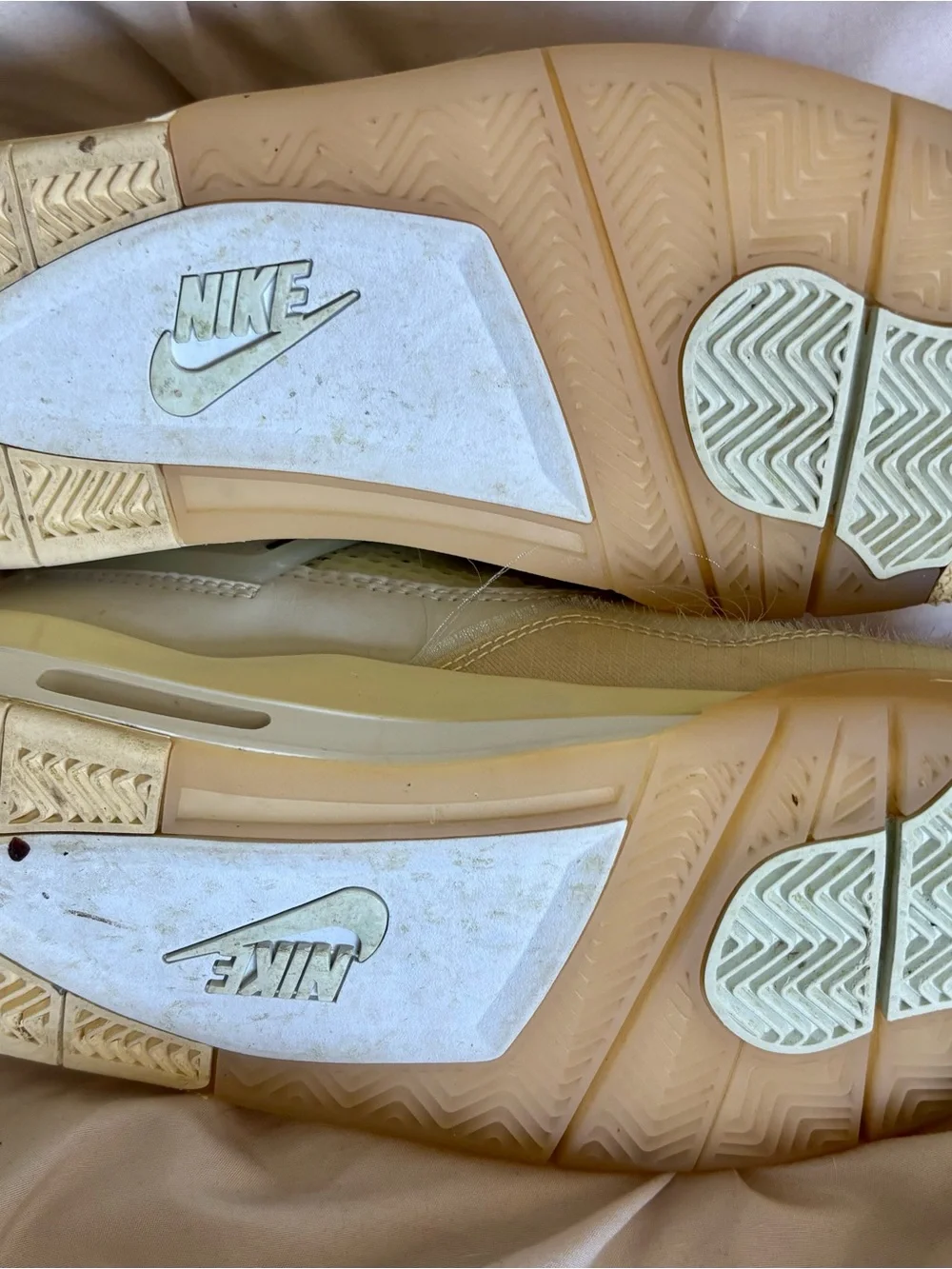 Jordan Men's Cream/Tan Retro Basketball Sneakers